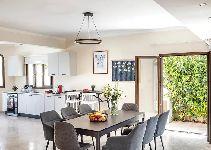 Villa Sunnyvillas: 4br Seafront Villa*private Pool*bw44 *